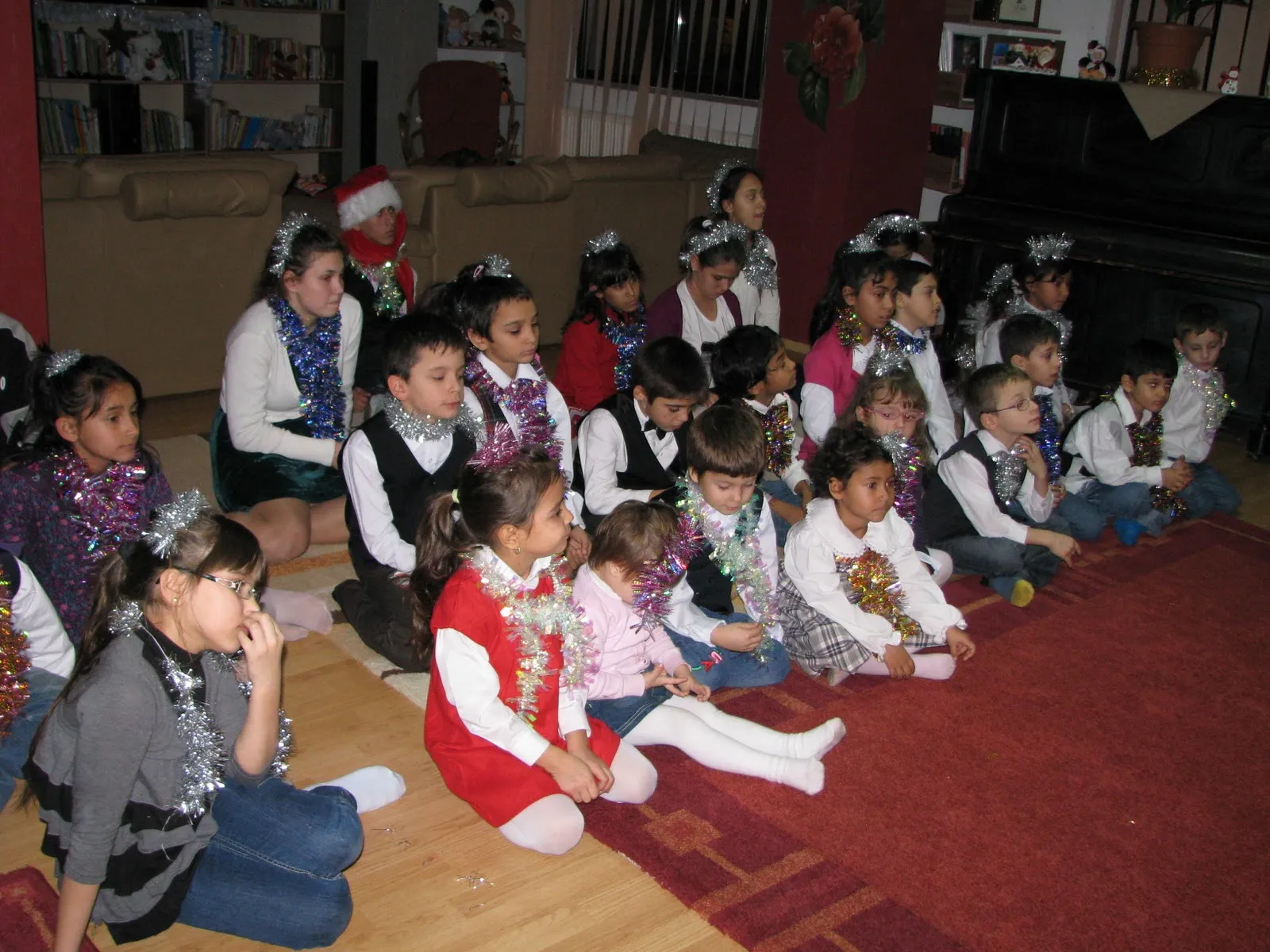 Fotografia 6 din „Moș Crăciun la Mia’s Children”