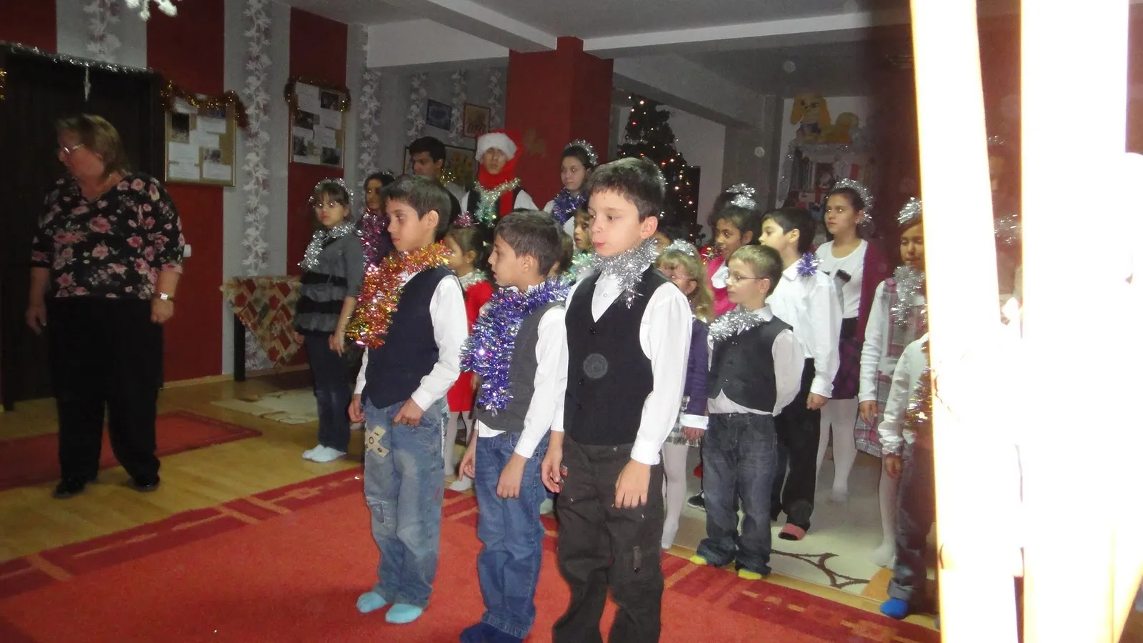 Fotografia 9 din „Moș Crăciun la Mia’s Children”
