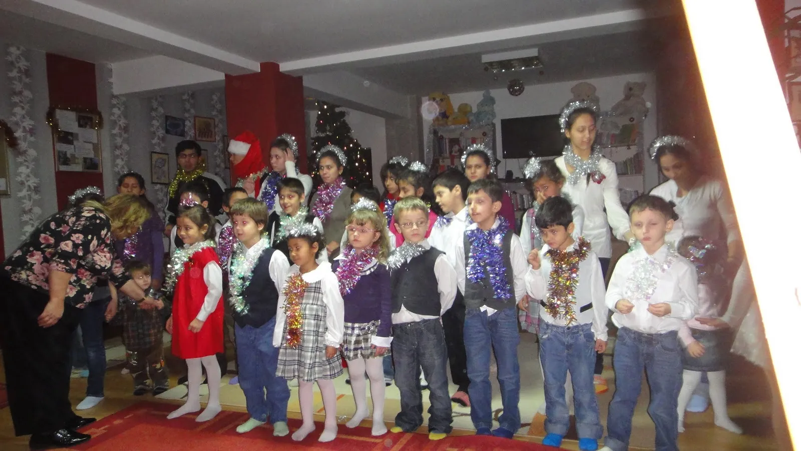 Fotografia 10 din „Moș Crăciun la Mia’s Children”
