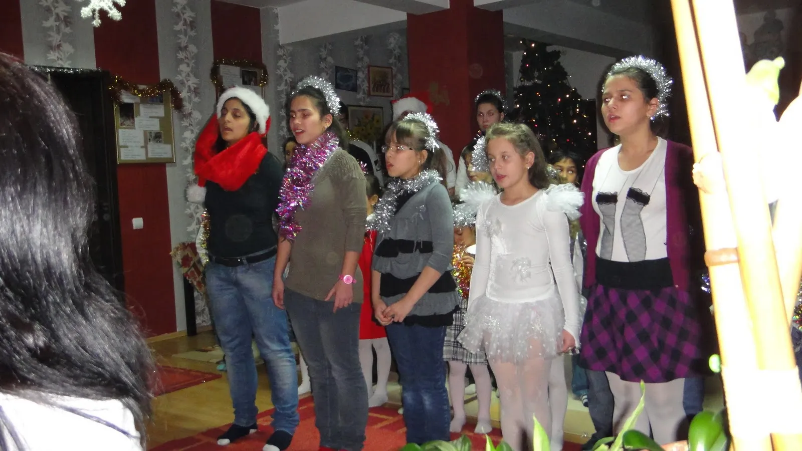 Fotografia 11 din „Moș Crăciun la Mia’s Children”