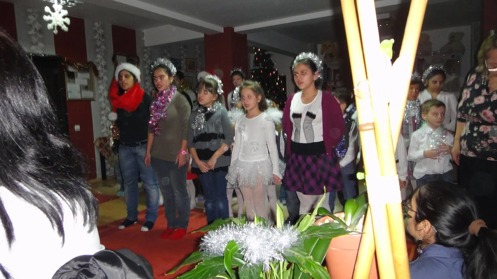 Fotografia 12 din „Moș Crăciun la Mia’s Children”