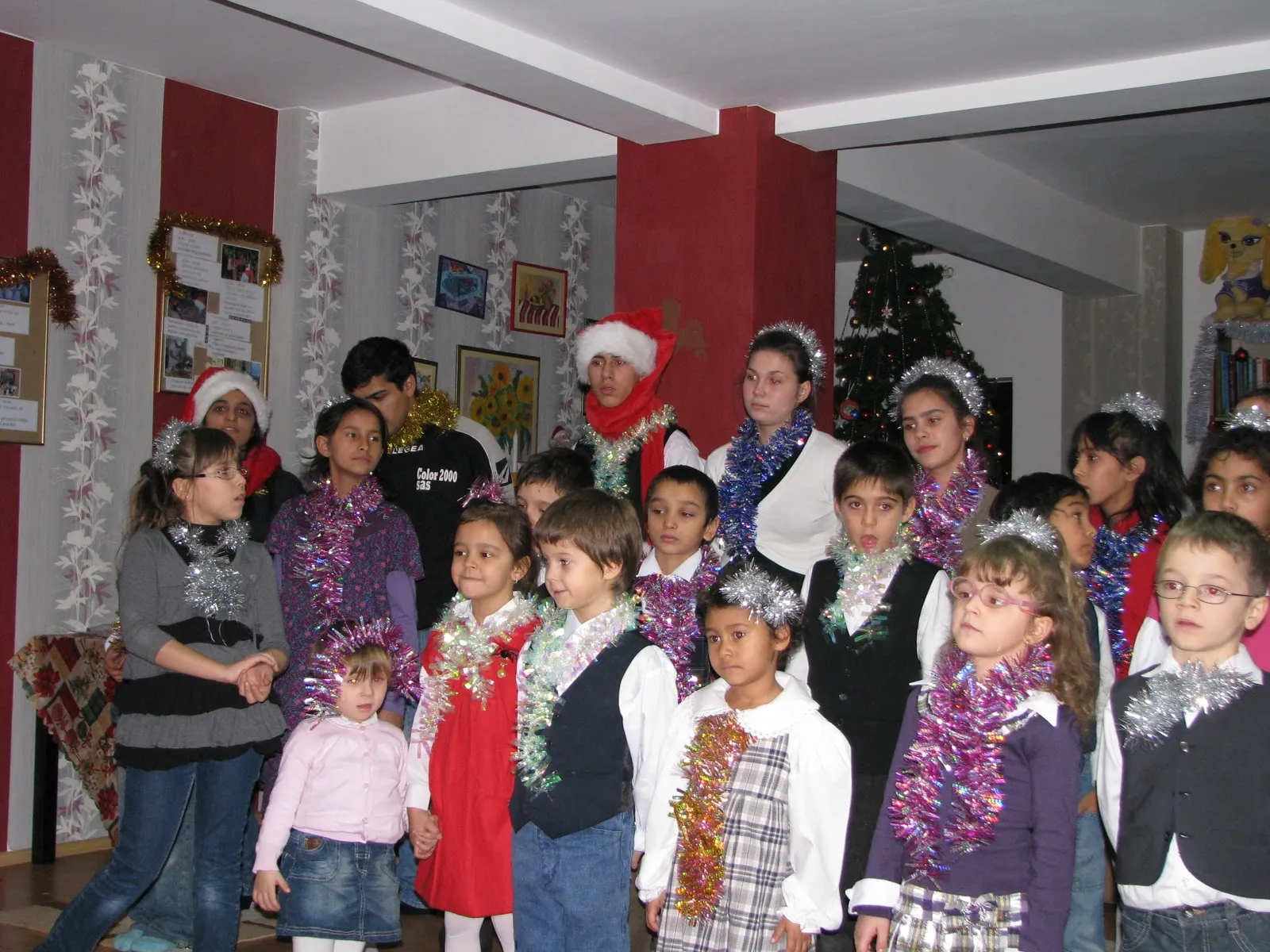 Fotografia 16 din „Moș Crăciun la Mia’s Children”