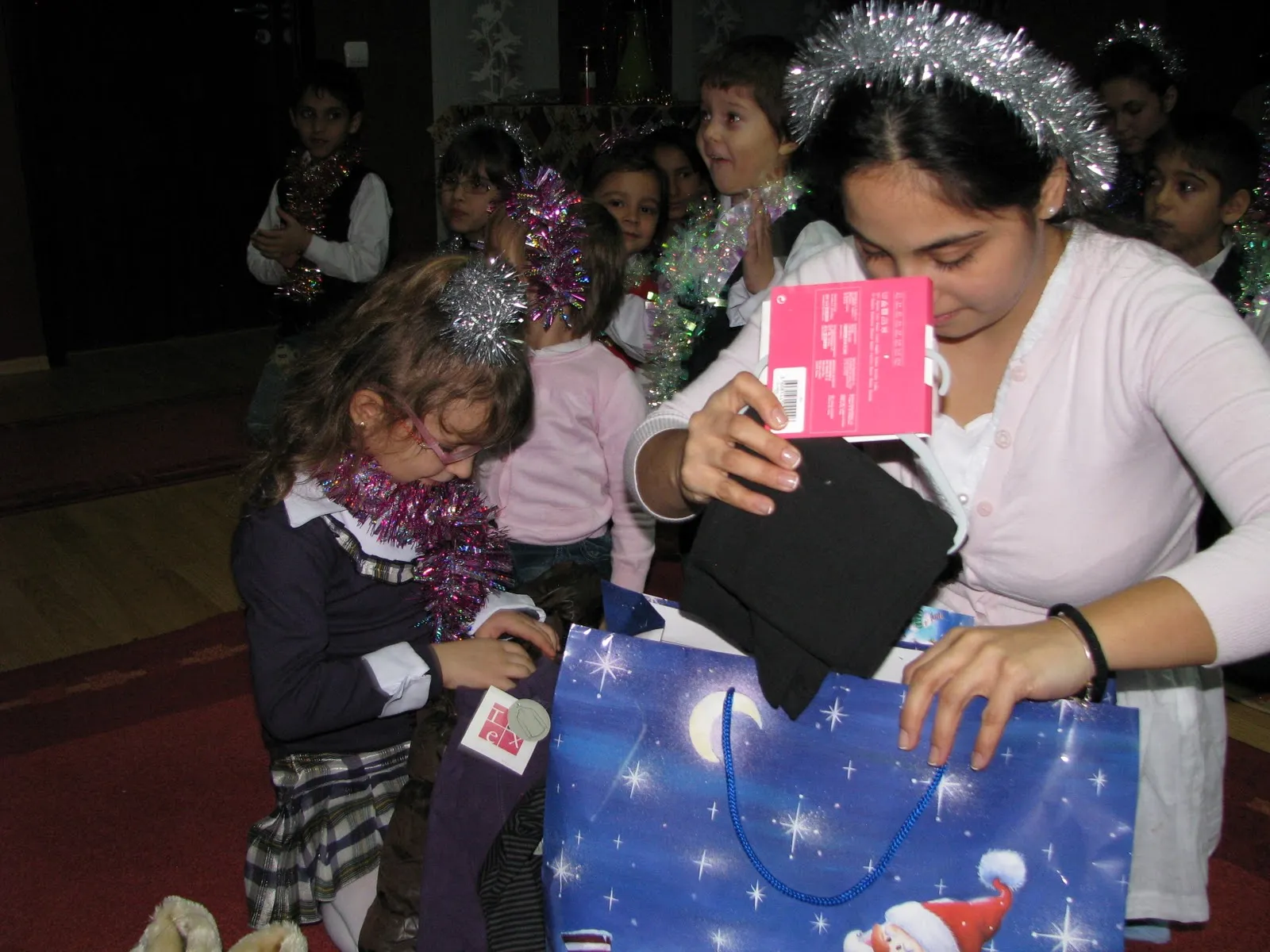 Fotografia 17 din „Moș Crăciun la Mia’s Children”