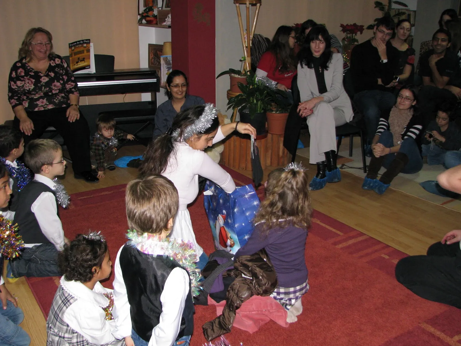 Fotografia 18 din „Moș Crăciun la Mia’s Children”